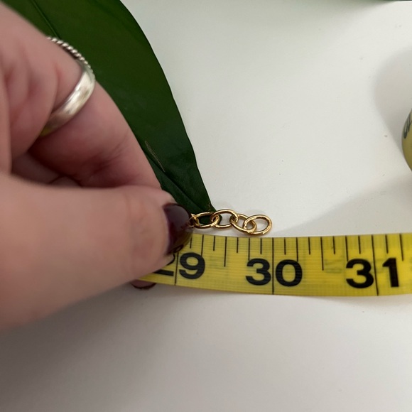 NEW Tory Burch Statement Necklace with Lip Balm & Pouch - Picture 15 of 16